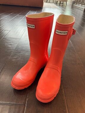 Hunter Original Gloss Short Rain Boots. Women’s Size 7. Coral
